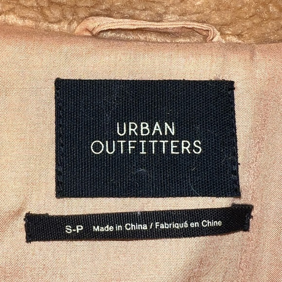 URBAN OUTFITTERS - Teddy Cropped Jacket - Picture 2 of 3